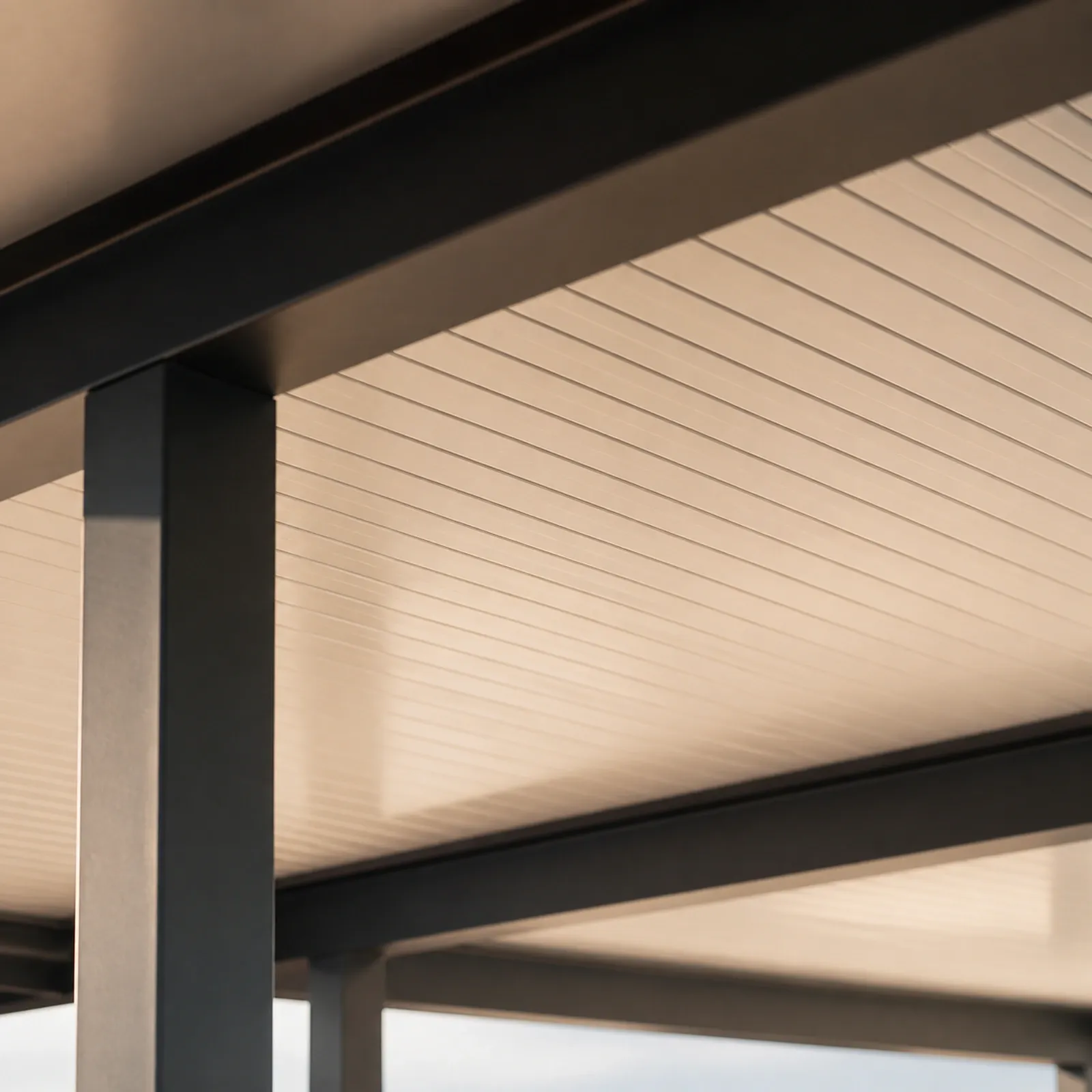 Detalhe do forro PVC branco visto de baixo
